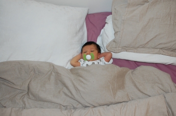 Här ska jag sova! Ni får sova på soffan!