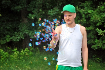 Pappa blåser såpbubblor...