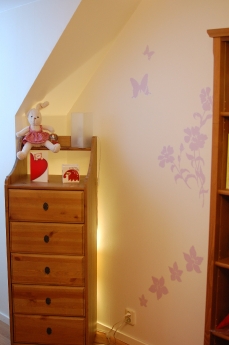 Några dekaler på de vita väggarna!